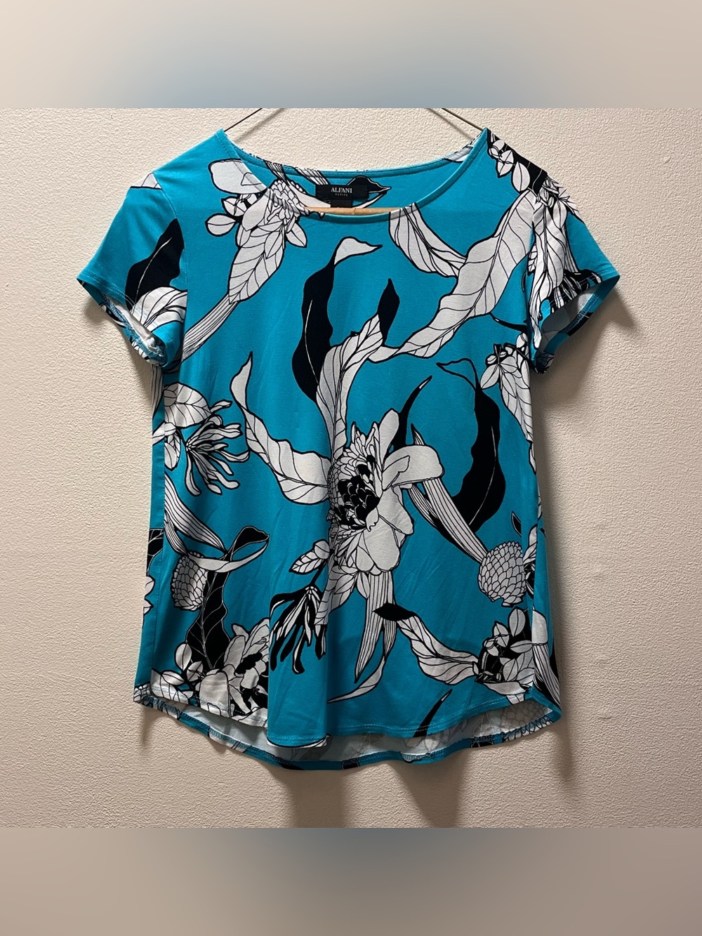 Alfani Chic Stylish Versatile Aqua/Black/White Floral Short-Sleeve Top, Sz P/P